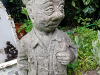 Gartenbetonfigur mit Pfeife