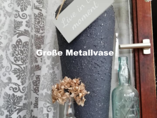 Große Metallvase