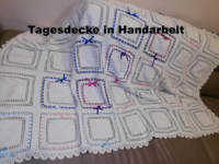 Handgearbeitete Häkeldecke