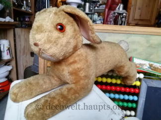 Sehr alter Stoffhase mit Holzwollefüllung.