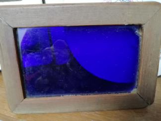 Kleine Tafel mit Holzrahmen