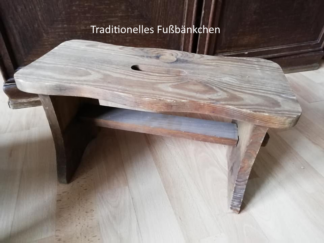 Traditionelles Fußbänkchen in dunkler Ausführung
