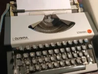 Schreibmaschine Olympia Traveller
