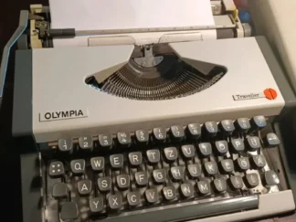 Schreibmaschine Olympia Traveller