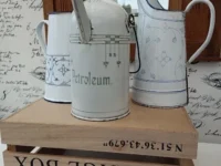 Emaillie kannen mit kiste