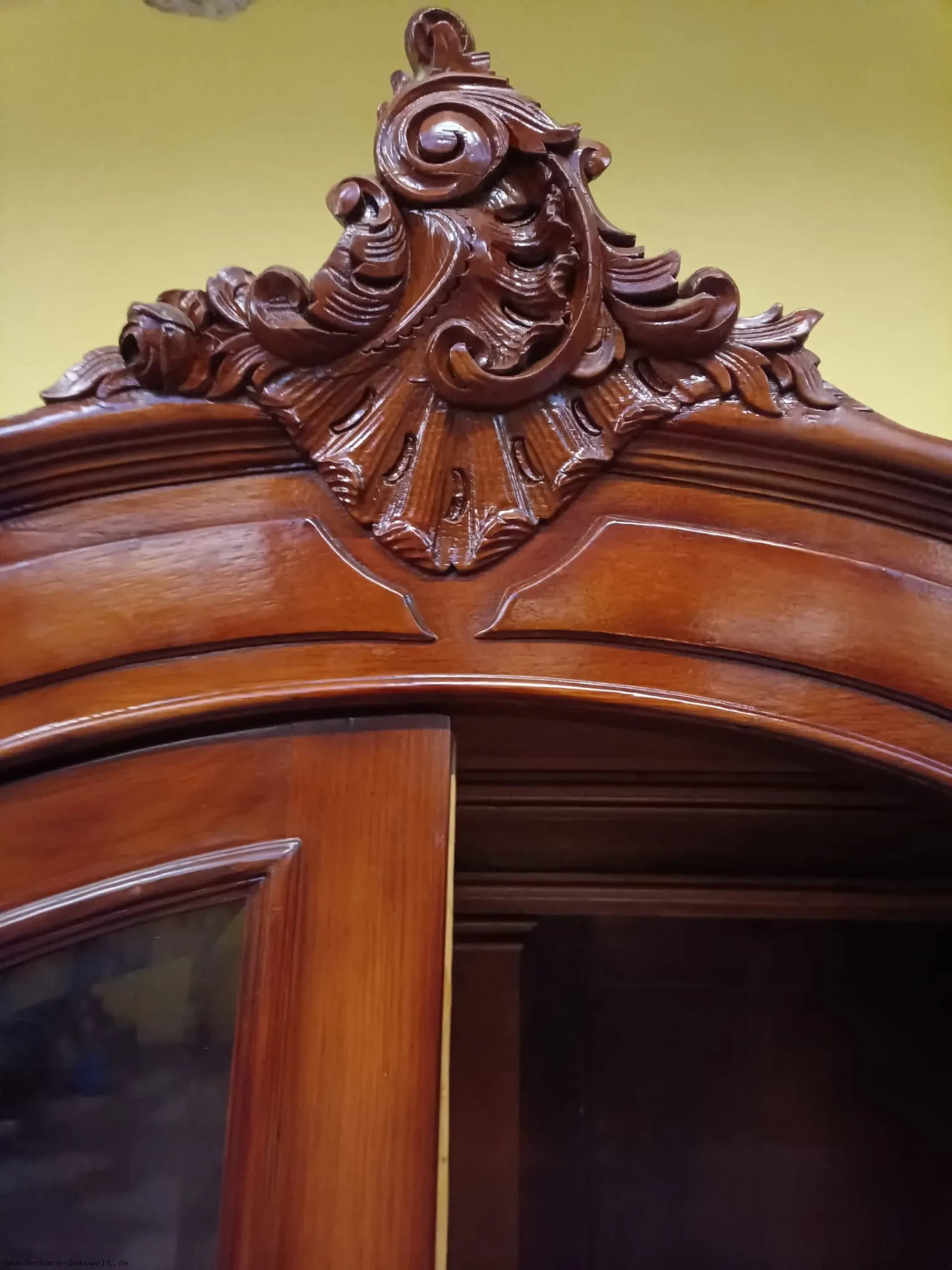 Vitrinenschrank a