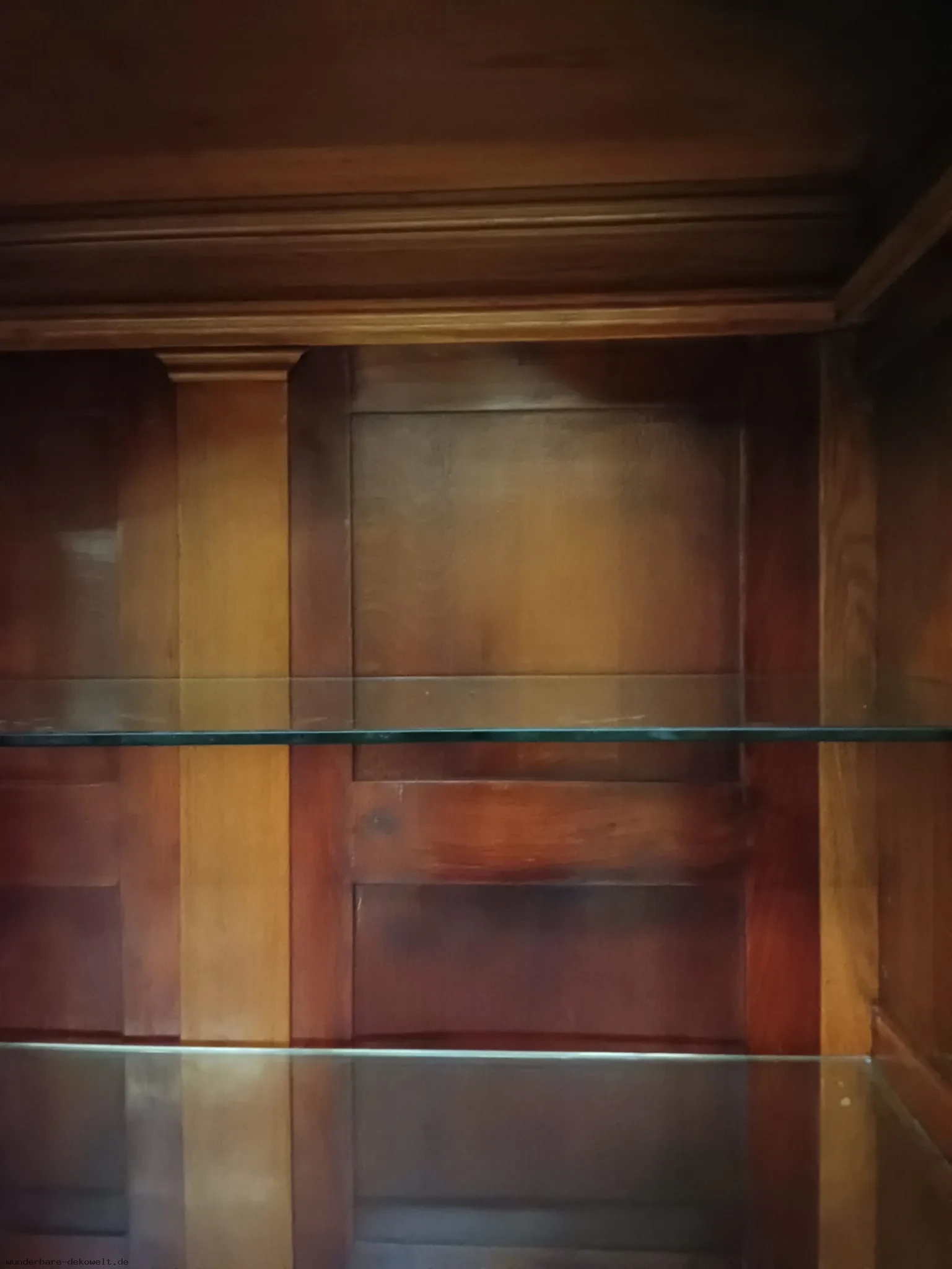 Vitrinenschrank